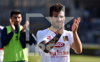 2019-03-31 - I calciatori del Catanzaro acclamati dai tifosi giallorossi a fine gara - CAVESE-CATANZARO 0-2 - ITALIAN SERIE C - SOCCER